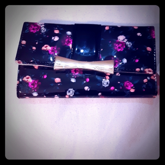 Betsey Johnson Handbags - Betsey Johnson floral bow patent leather wallet